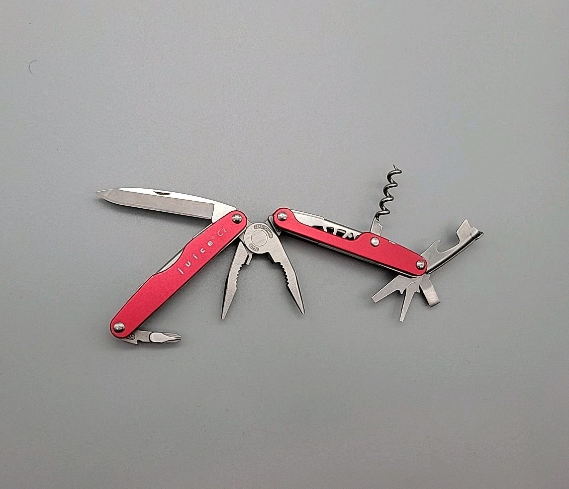 Leatherman JUICE C2 Multi-Tool – Dated 1103 – Red – Retired – Boys Life LOGO