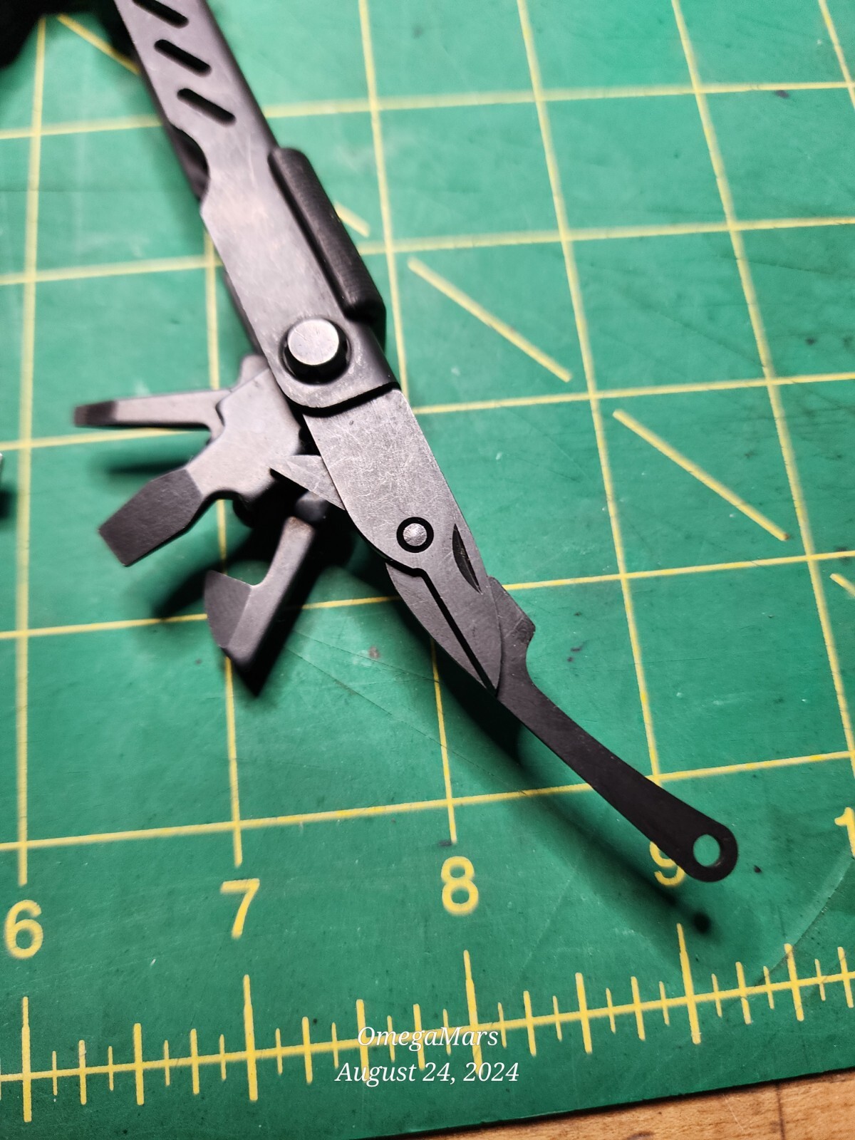 Gerber MP400 Compact Sport S4 Multi-Plier 600 w/sheath looks/feels new