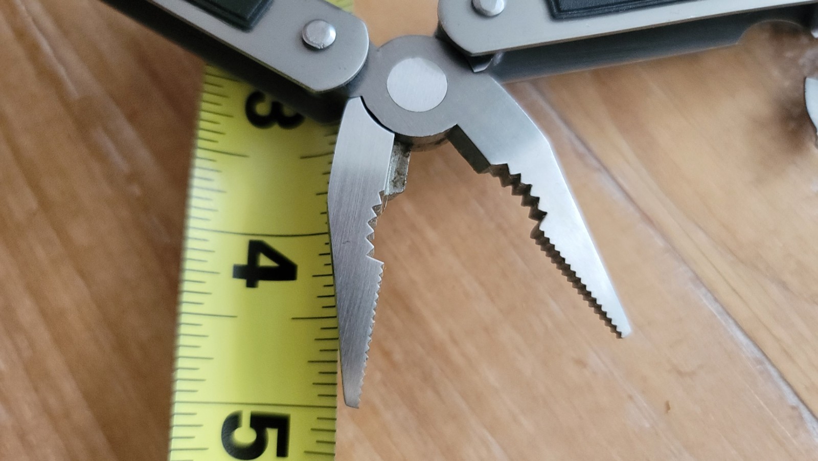 Eddie Bauer 5 Function Multi-Tool – Stainless – Lock Lever – Very Good Condition