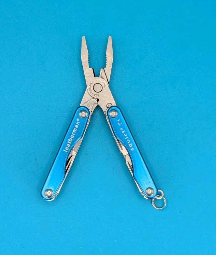 Leatherman Squirt P4 Multi-Tool, Key Ring, Retired, BLUE!