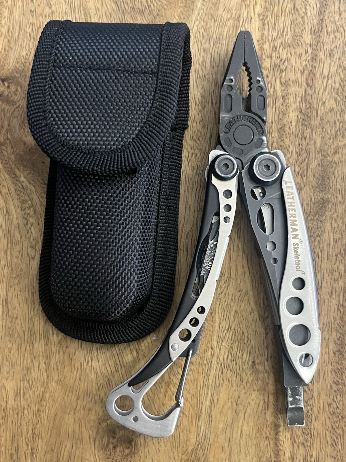 2020 Leatherman Skeletool MultiTool Black Oxide SUPER NICE!! w/New Nylon Sheath