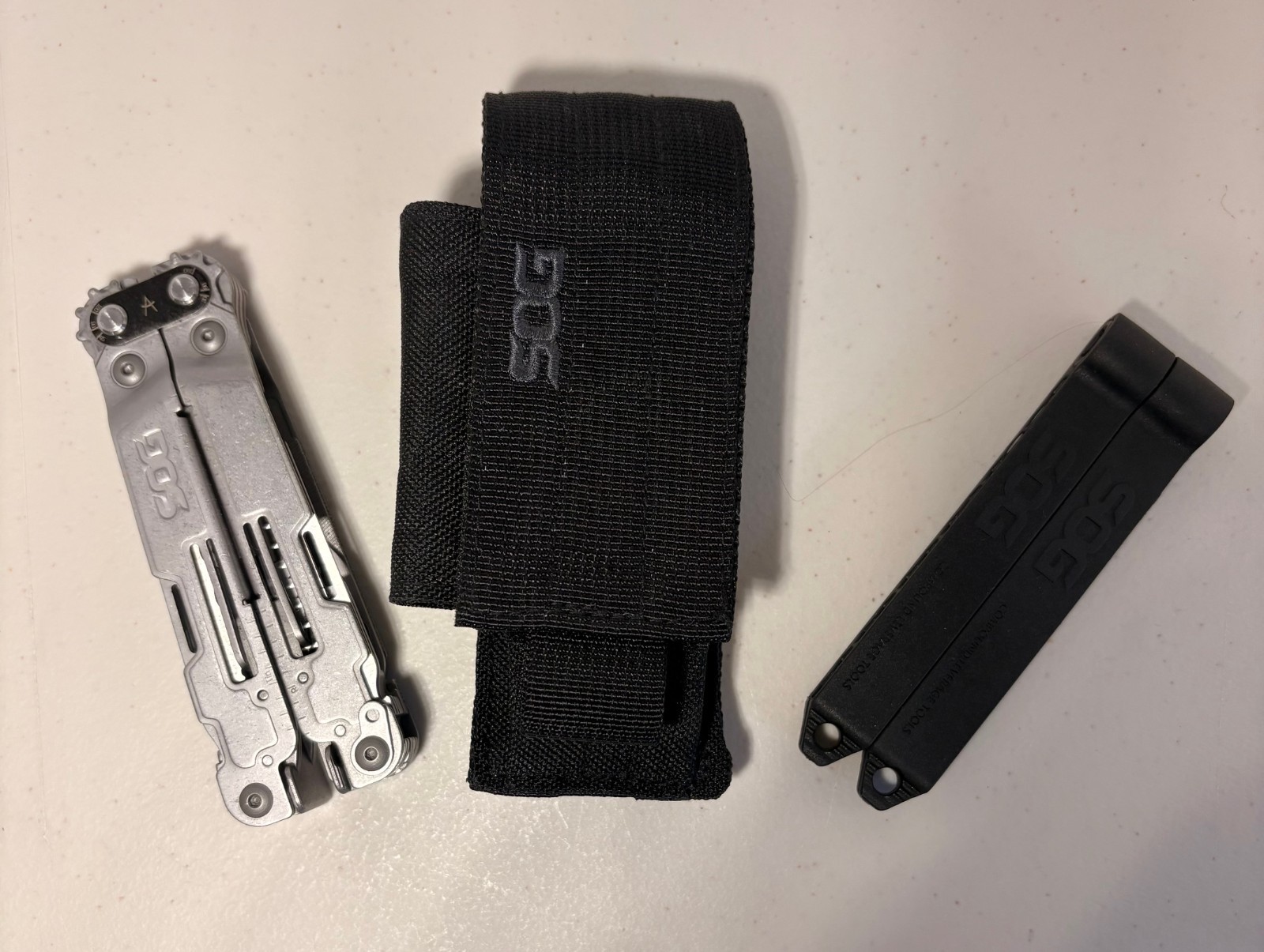 SOG PowerAccess Deluxe Multi-Tool – 21 Tools w/ 12 Bit Kit and Sheath PA2001-CP