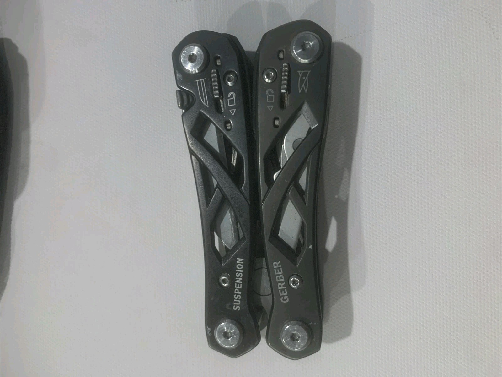 Gerber Suspension Color Black  Multi Tool New clean item With Nylon Sheath Case