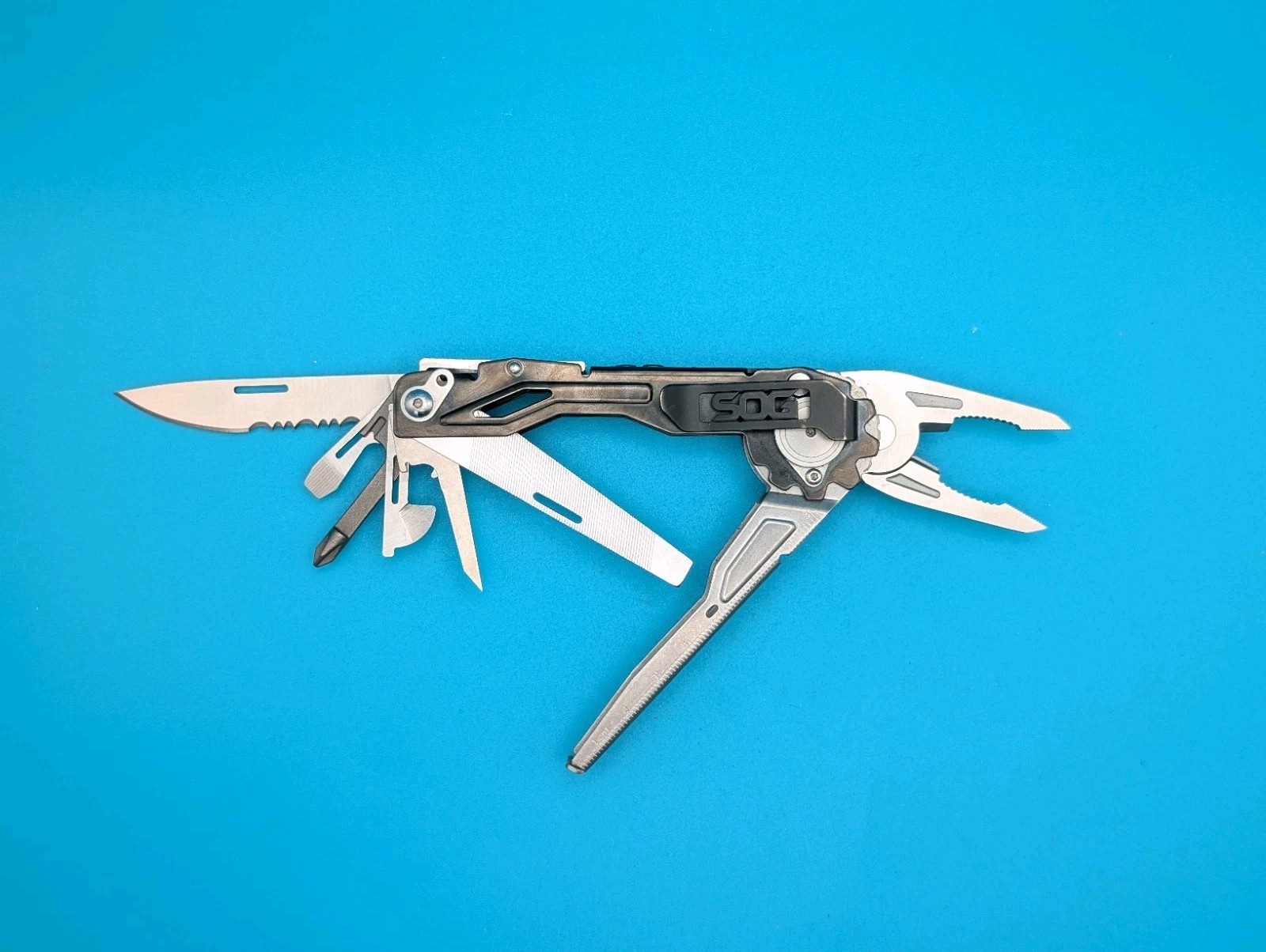 SOG SwitchPlier Plier Knife Multi Tool!