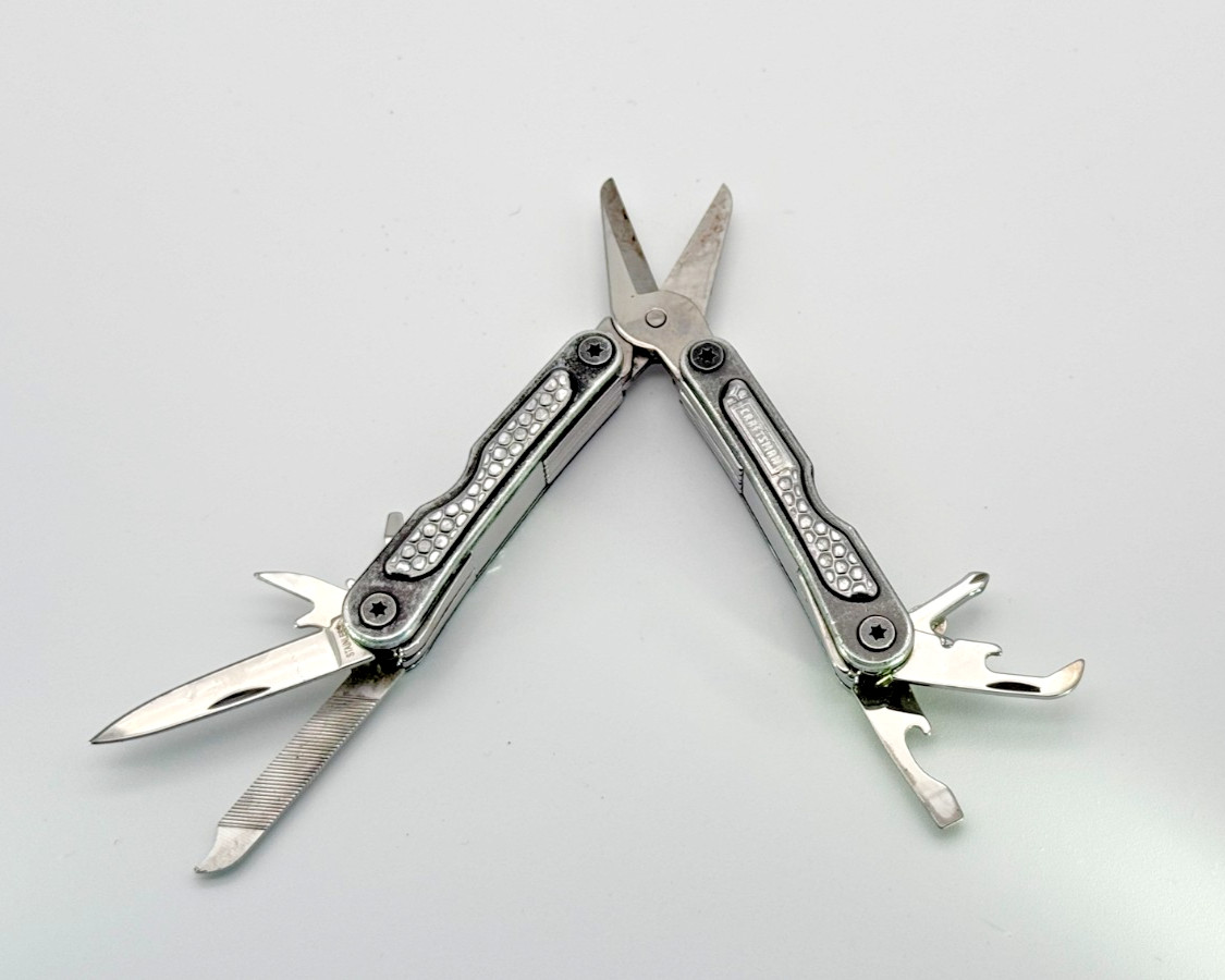 Craftsman Compact Multi-Tool Pliers Knife File Scissors Screwdrivers – Used