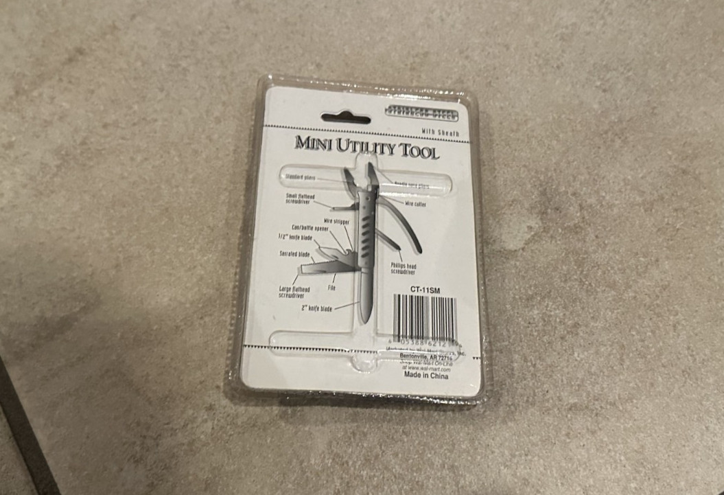 Cabela’s Multi Tool + Mini Utility Tool NIB 7-in-1 Pliers Knife Set