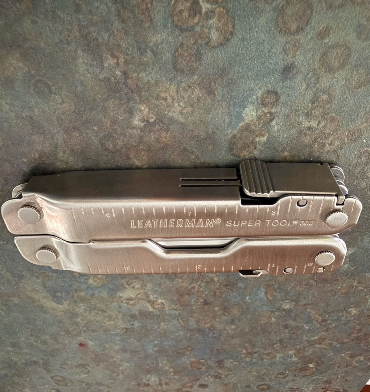 Leatherman – Original Super Tool 300 (Date Stamped 05/19). *NEW IN BOX w/sheath
