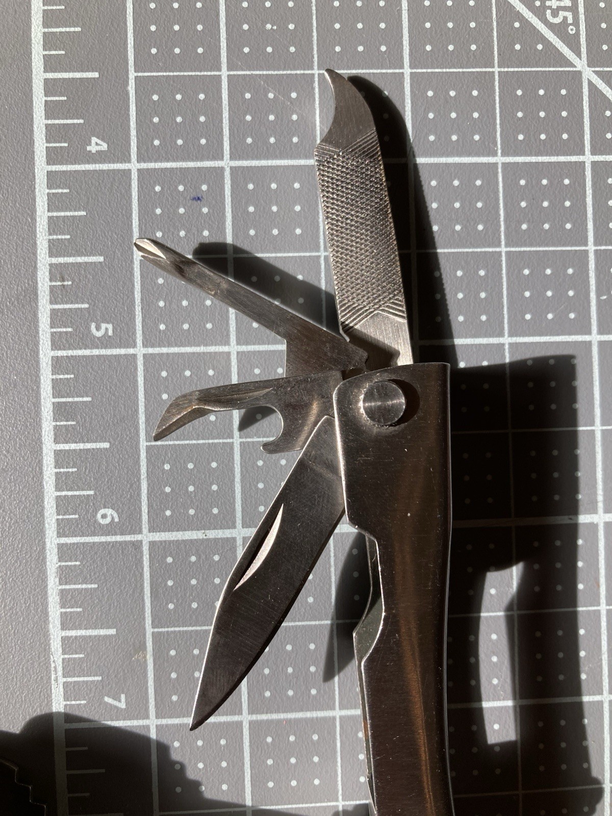 Multitool Pliers – Flashlight, Knife, Can Opener, Screwdriver, File – With Case