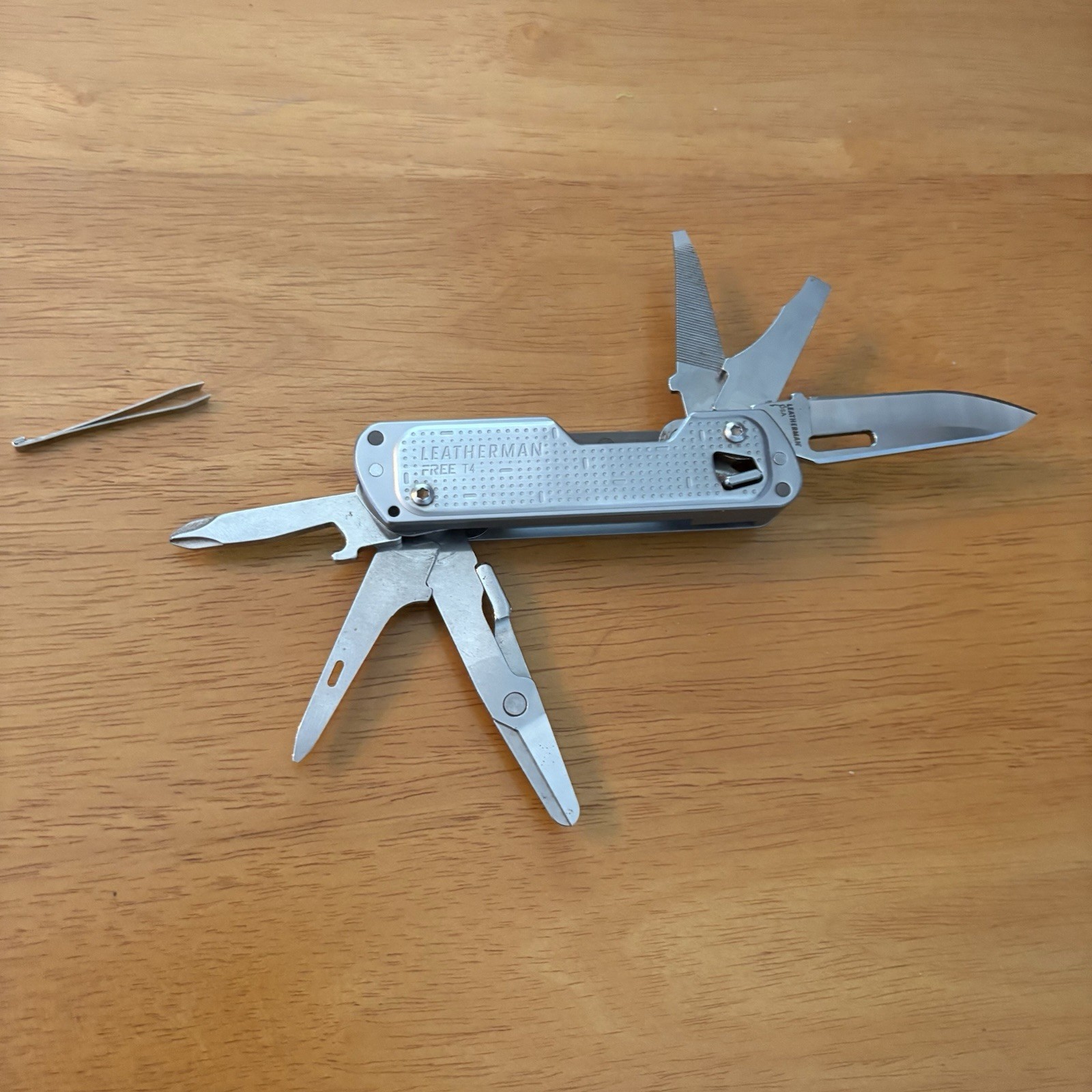 Leatherman FREE T4 Pocket Knife Multi-tool! Stainless! RETIRED!