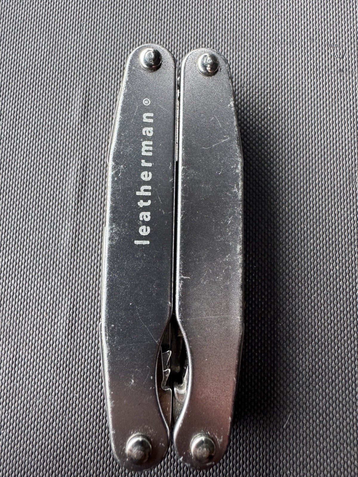 Leatherman Juice C2 Multi-Tool – Some Wear, Good Condition, Needs Cleaning
