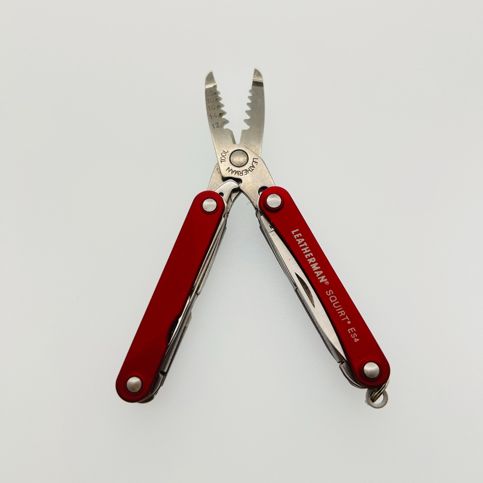 Leatherman Squirt ES4 RED – 8-in-1 Keychain Multi-Tool Discontinued (CODE10)