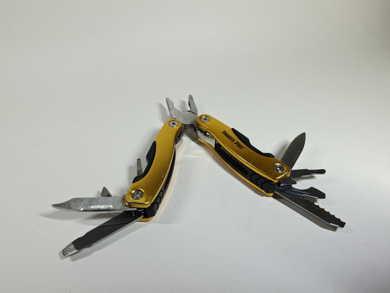 Smith’s & Trades Pro Multi Tool Lot of 2 – Pliers Knife Screwdriver EDC