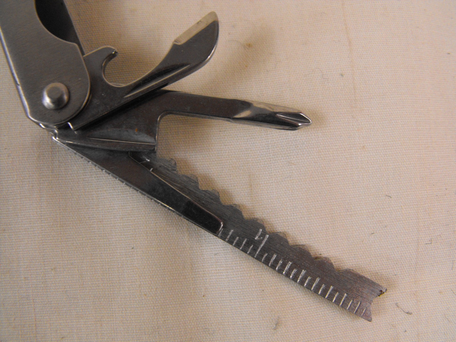 Foldable Pliers Multitool & 8 Blade Pocket Knife, 11 Tools with Case – NICE