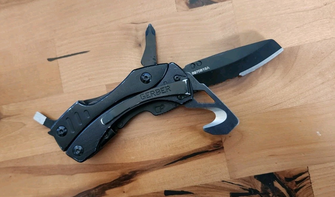 Gerber Crucial Black Multi Tool Multi Plier Carabiner Clip Knife – Great U50