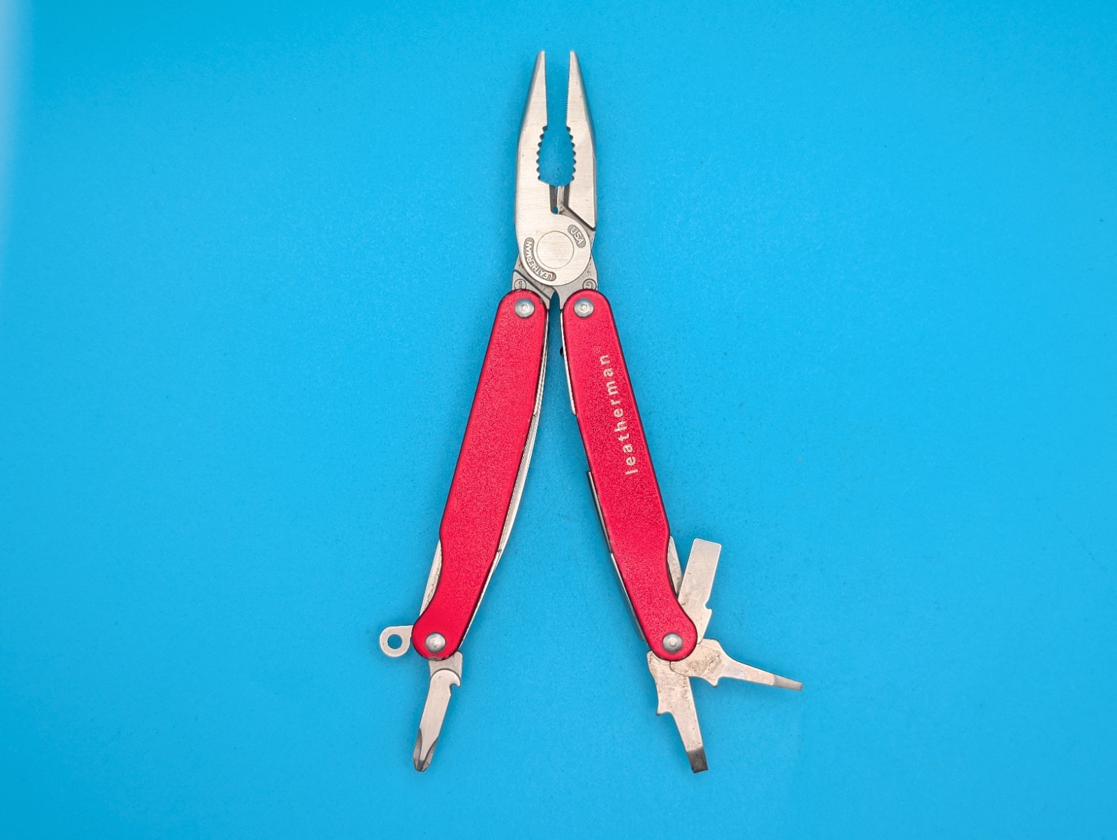 Leatherman Juice C2 Red Multi Tool! RETIRED!