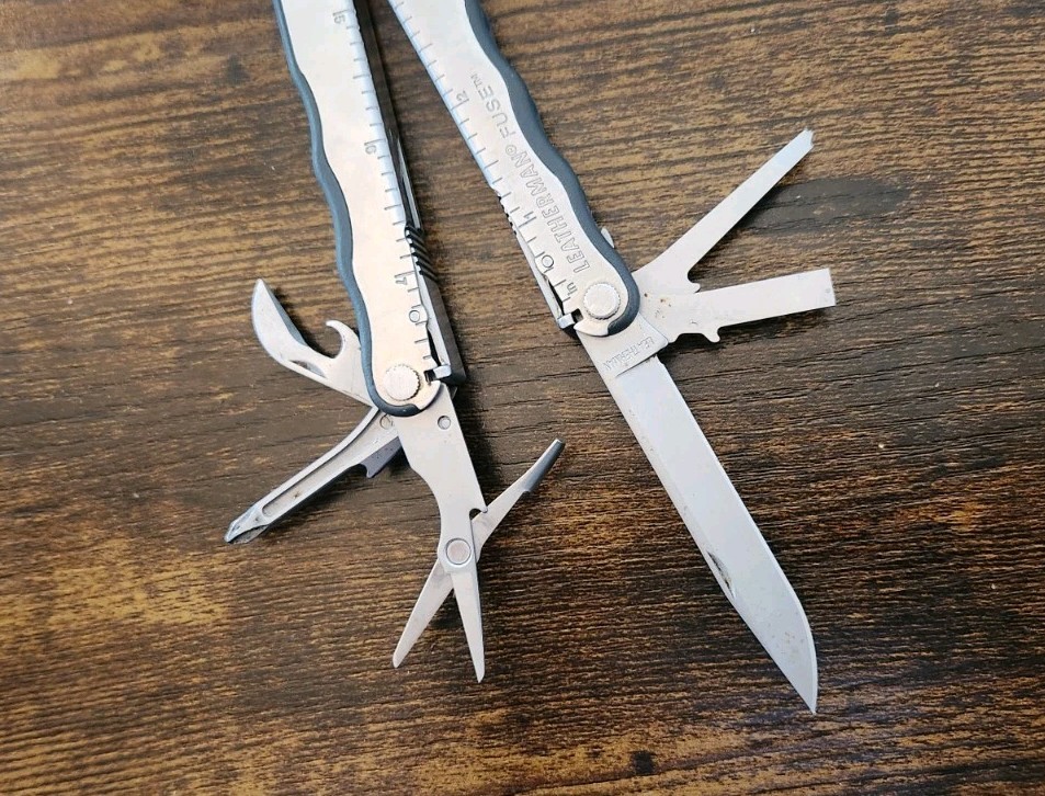 Leatherman Fuse Multi Tool Stainless, USA w/ Plier and Scissors – Great X19