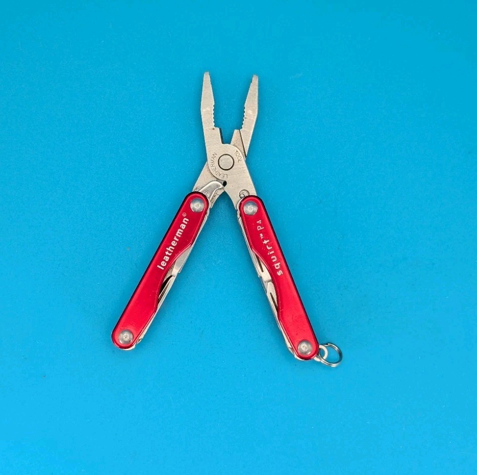 Leatherman Squirt P4 Multi-Tool, Key Ring, Retired, RED! *DPR*