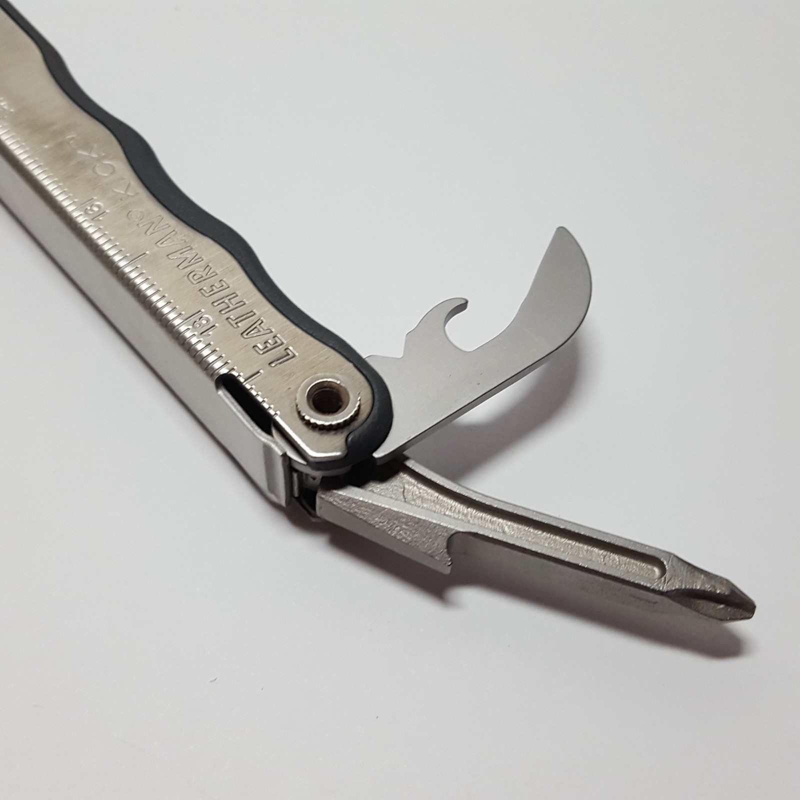 0808 Date Code LEATHERMAN KICK Stainless Steel EDC Multi-Tool & Nylon Sheath