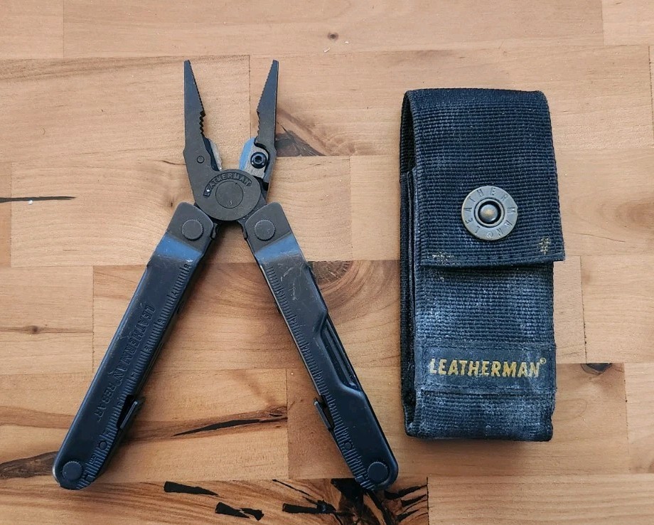 Leatherman REBAR Multi-Tool, Knife, Pliers, Saw Black w/ Sheath – Excellent C85