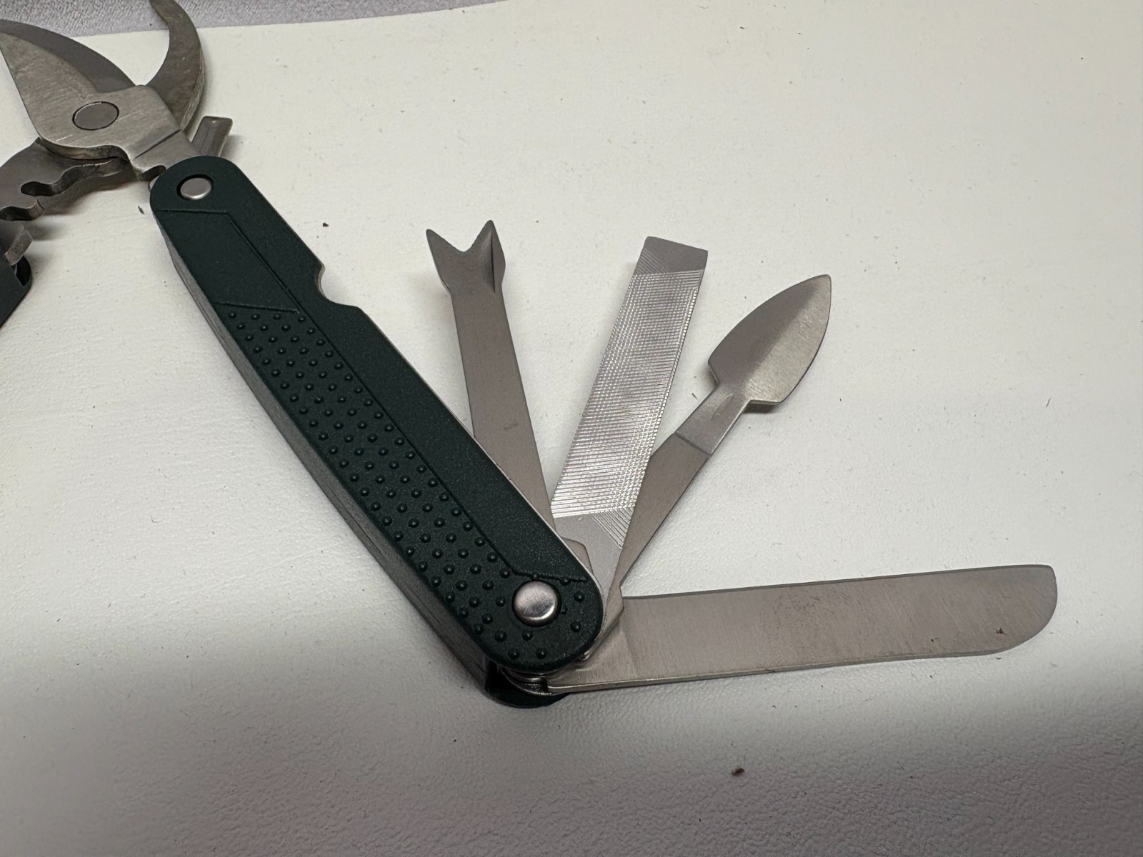 multi tool camping knife 10 tools green handle and pouch with shears 8″ long