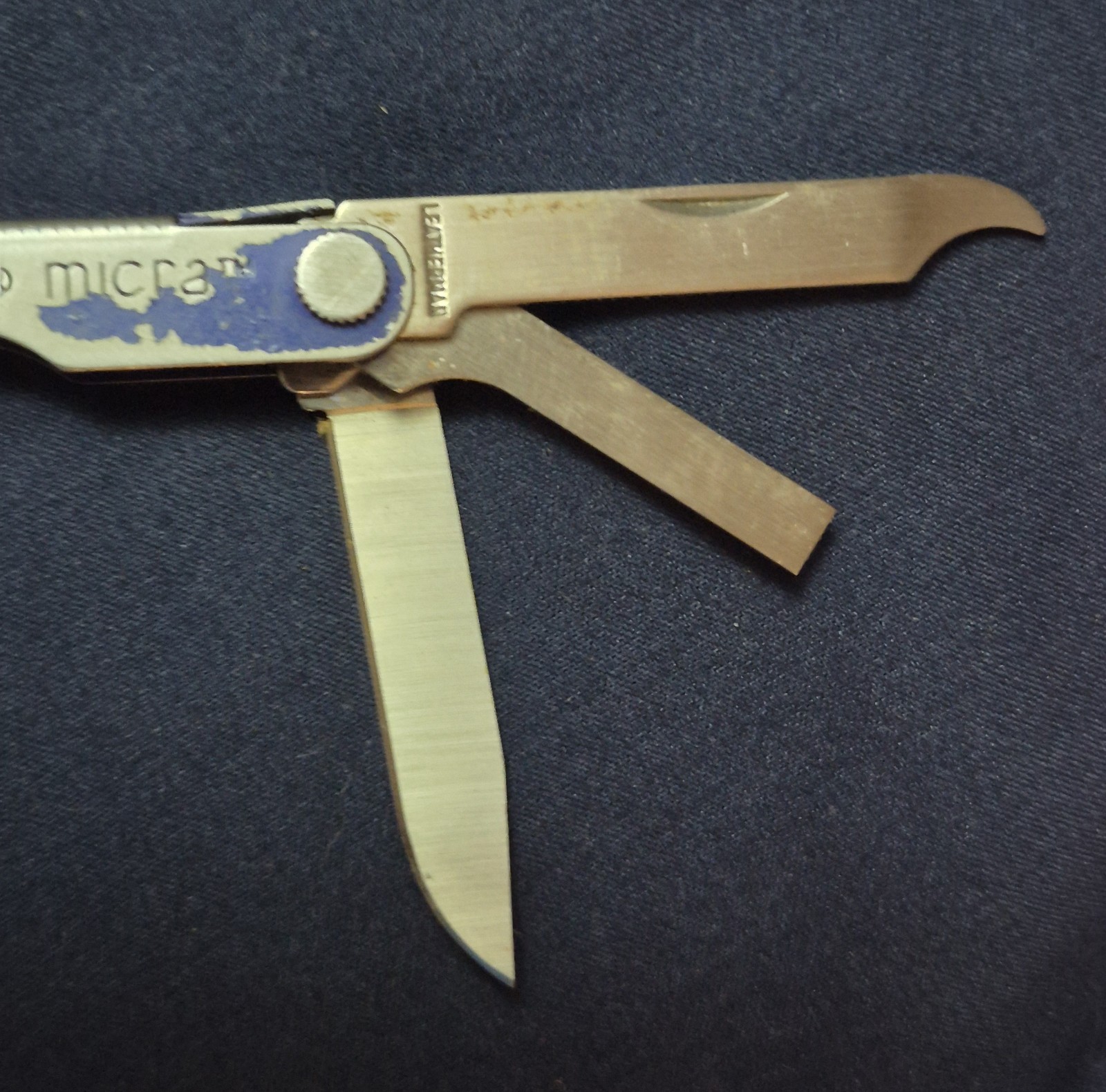 Leatherman Micra 10-Tool Multi-Tool 2″ Straight Blade Blue/Silver Lanyard 2.5″