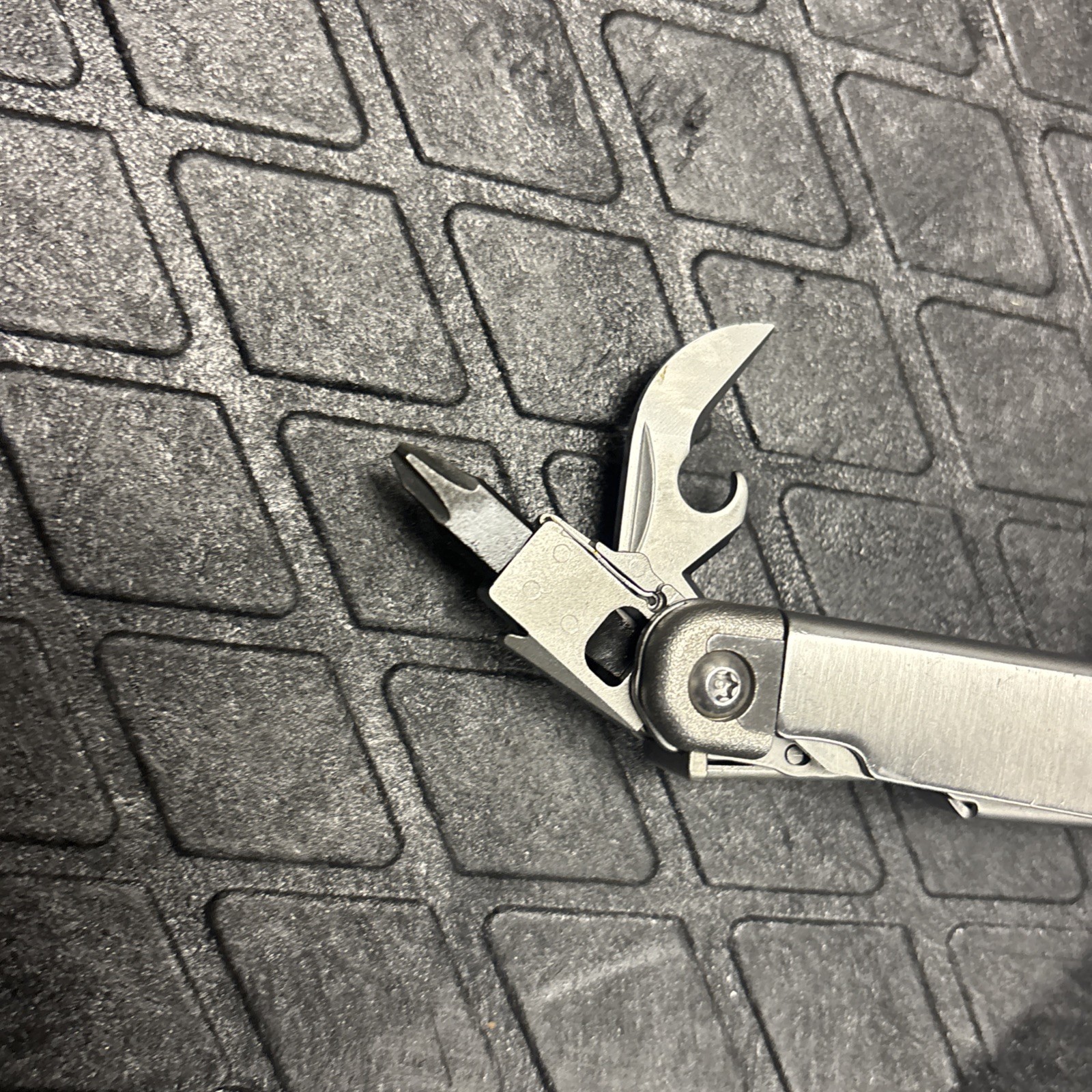 Leatherman Surge Multi-Tool