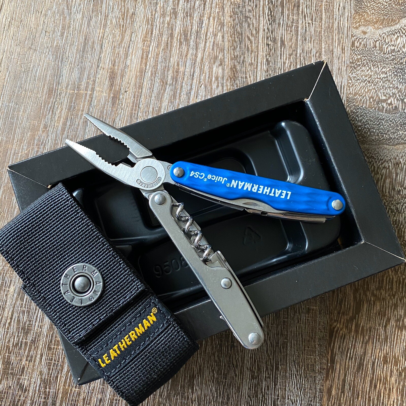 Collectible, New, Leatherman Juice CS4 Columbia Blue Multi-Tool, Gift Box