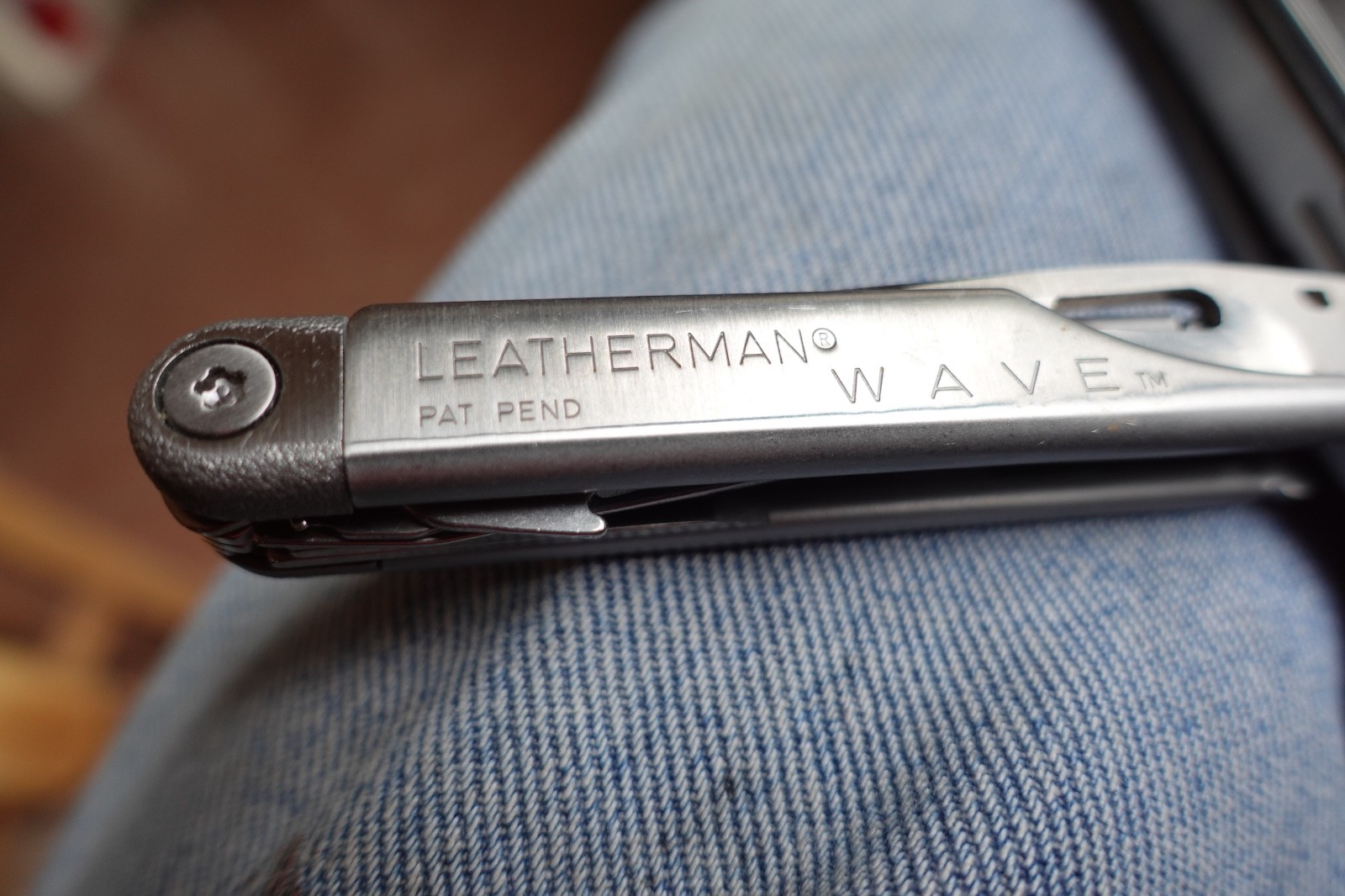 Leatherman Wave Multi Tool w/Leather Sheath box and all papers date 0998