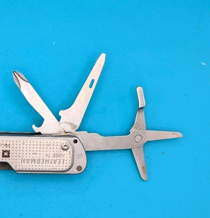 Leatherman FREE T4 Pocket Knife Multi-tool! SILVER! RETIRED! *O-BASF*