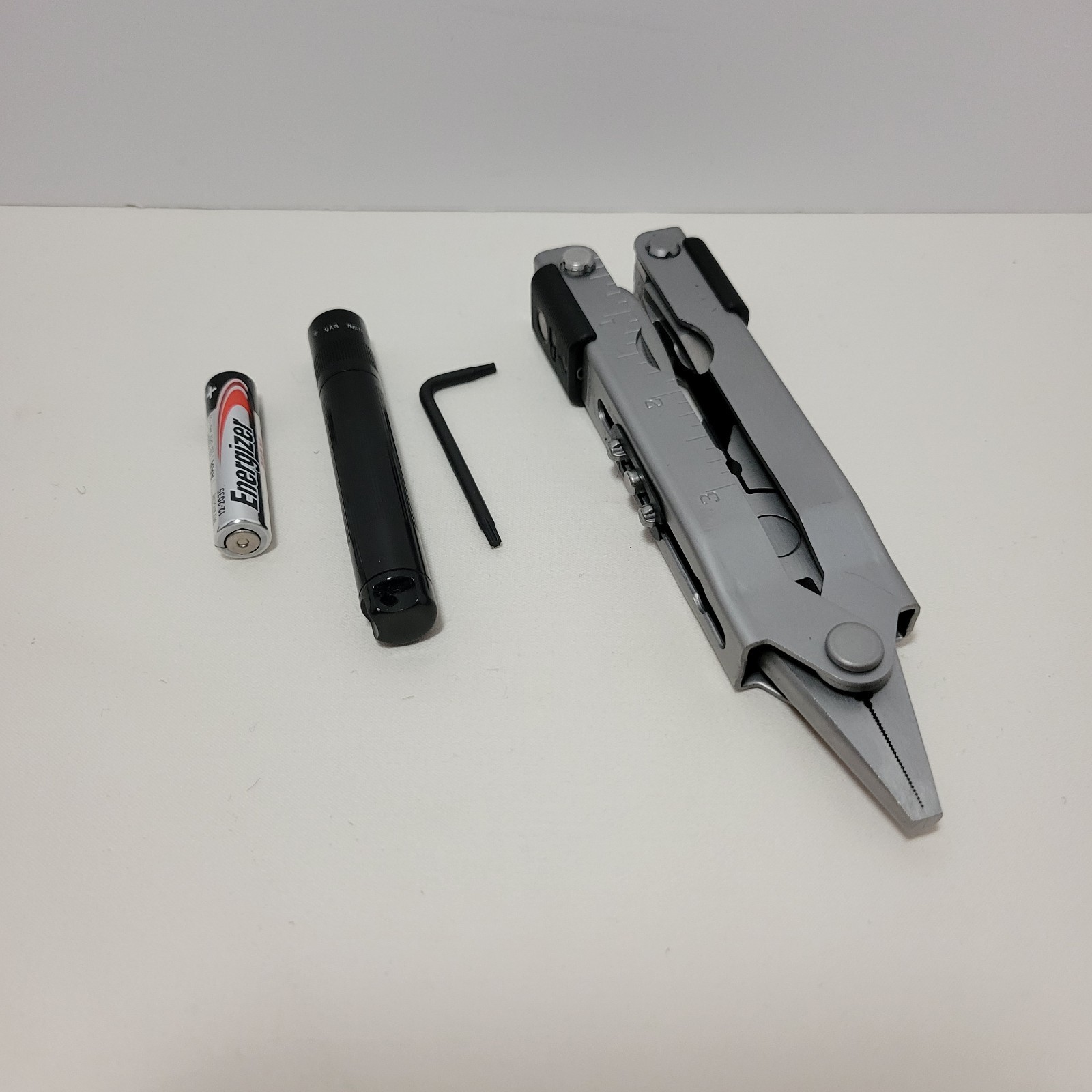 Gerber ‎MP600 Multi-Tool Pliers +Sheath+Flashlight ✨️New Maintenance Kit G07570N
