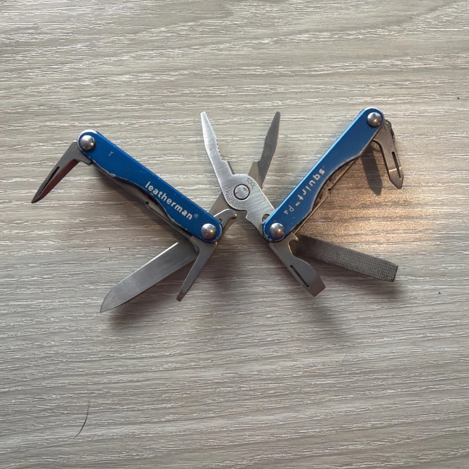 Leatherman Squirt P4 MultiTool Plier Knife File Drivers Blue Metallic