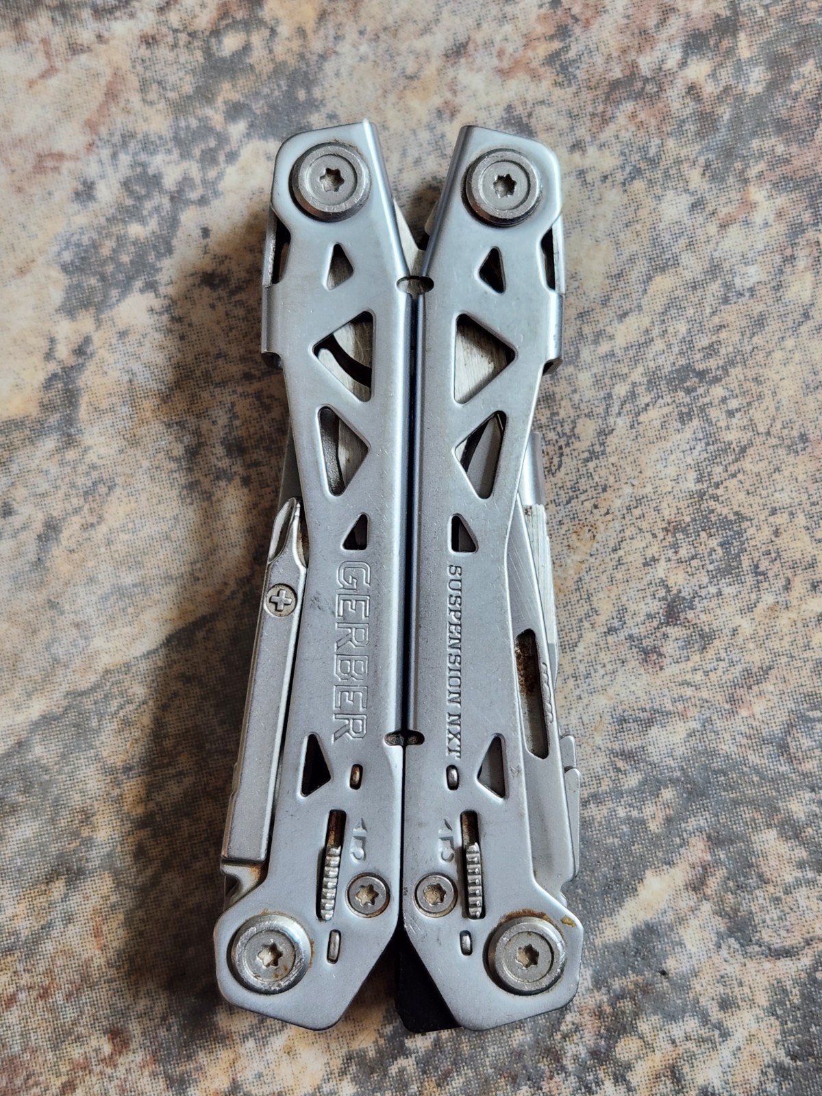 Gerber Suspension NXT 15-in-1 Pocket Multi-Tool Knife Pliers Screwdriver Cutters