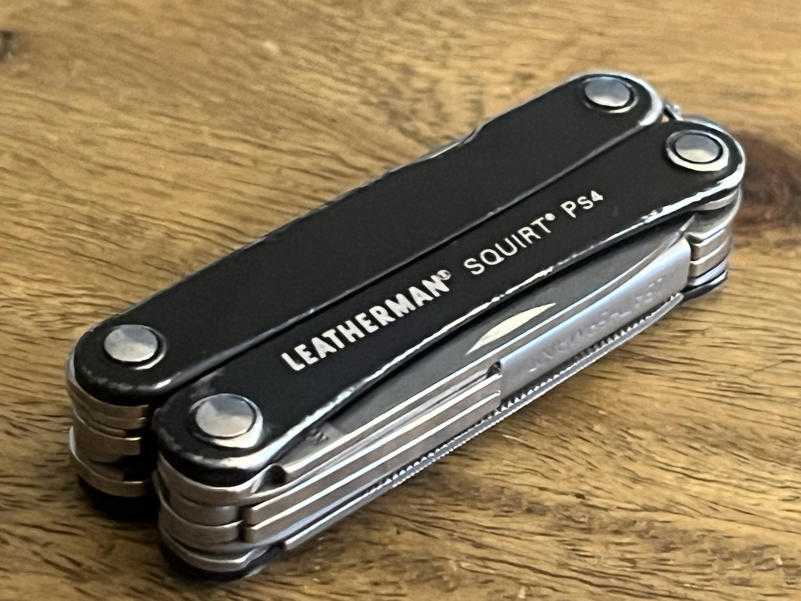 RETIRED Leatherman Squirt PS4 MultiTool Black DISCONTINUED SUPER NICE!
