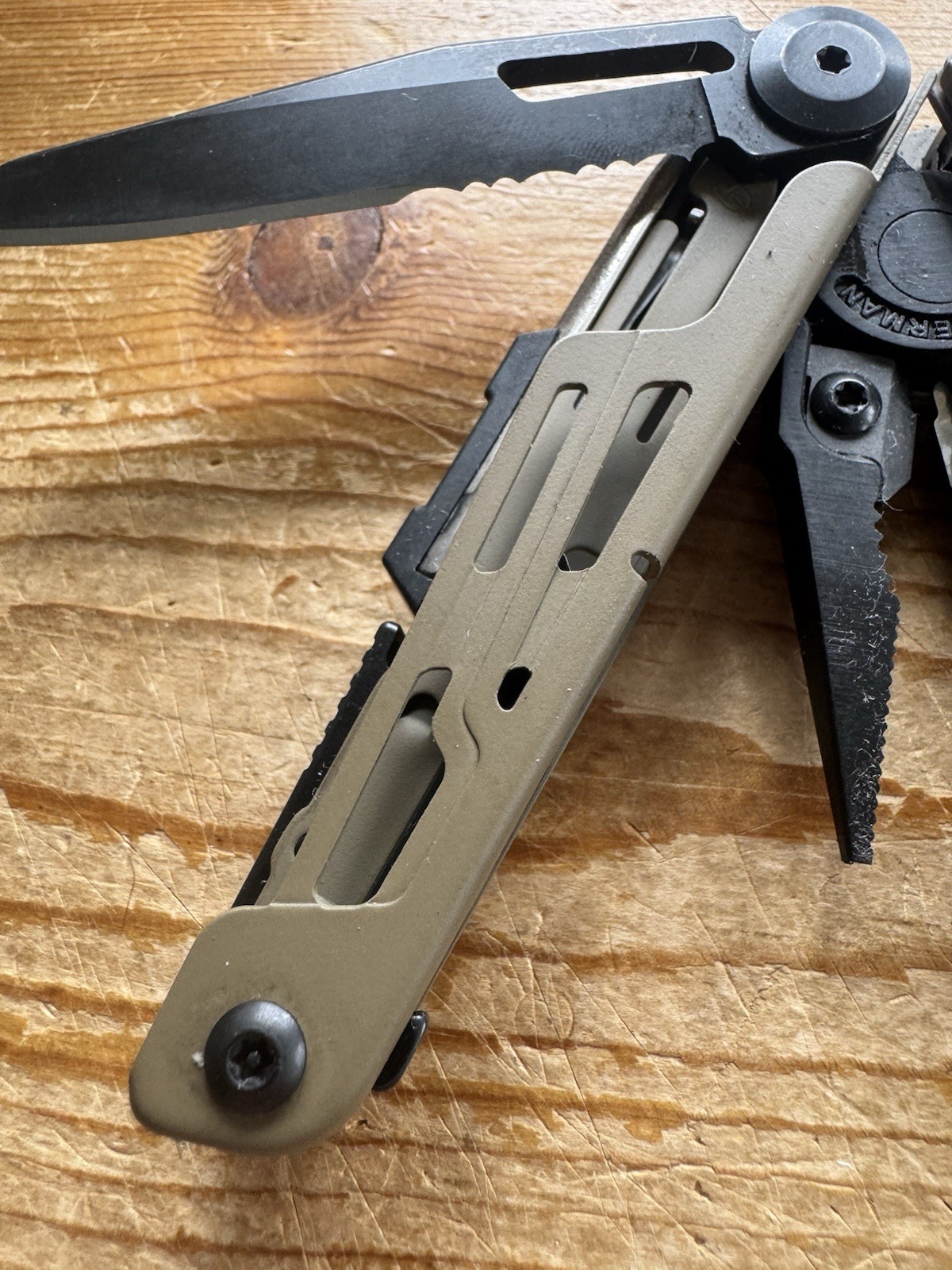 Leatherman Signal Multitool Coyote Tan Black Oxide – Factory Replacement NEW