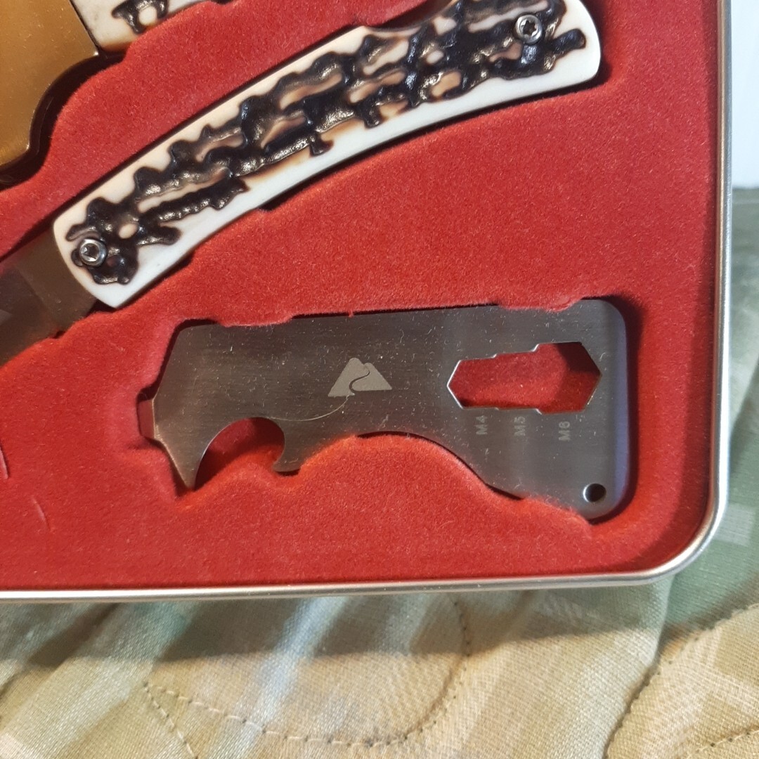 OZARK TRAIL 5 PIECE COMBO SET 2 Knives – Tool – Money Clip – Metal Tin *New**