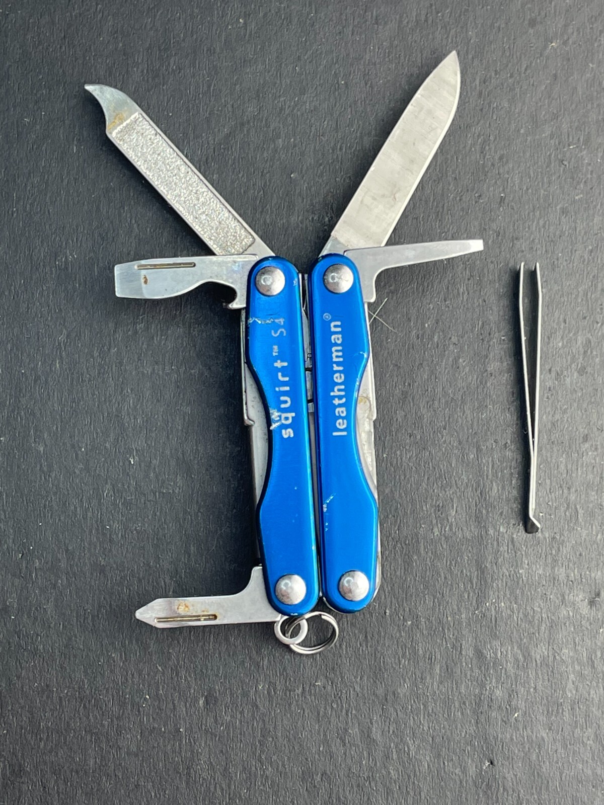 Leatherman Squirt S4 Stainless Steel Multitool Keychain – Blue