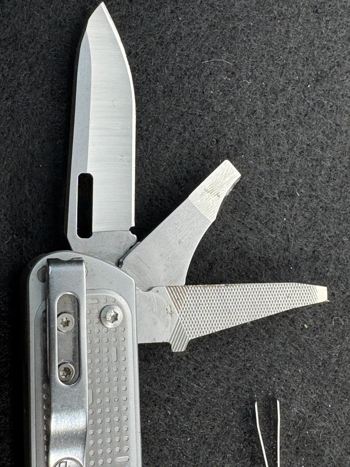 Leatherman Free T4 Multitool Silver Multi Tool Pocket Knife Camping Hunting