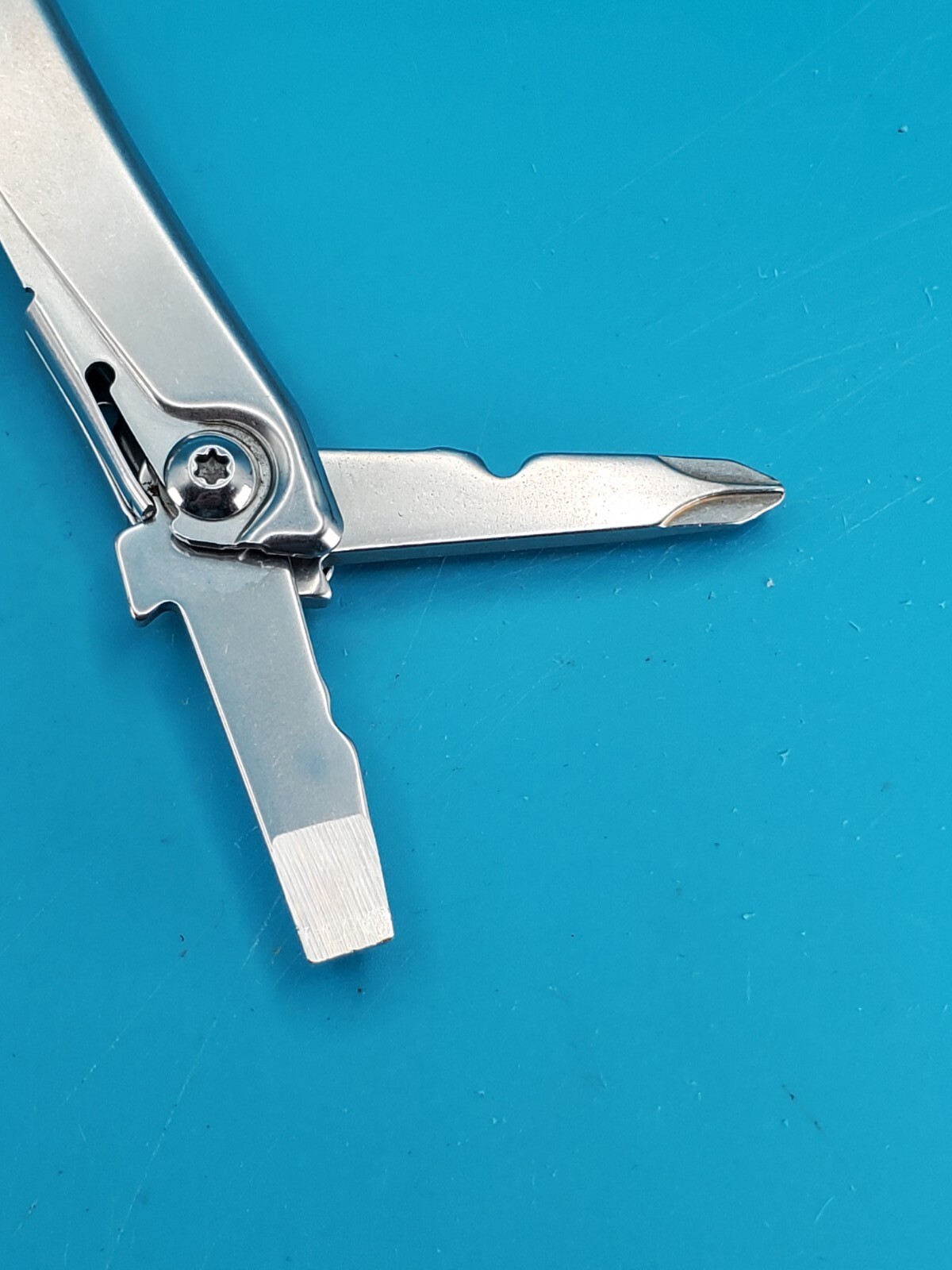 Leatherman Rev 3.8″ Multi-Tool, Stainless! NICE!