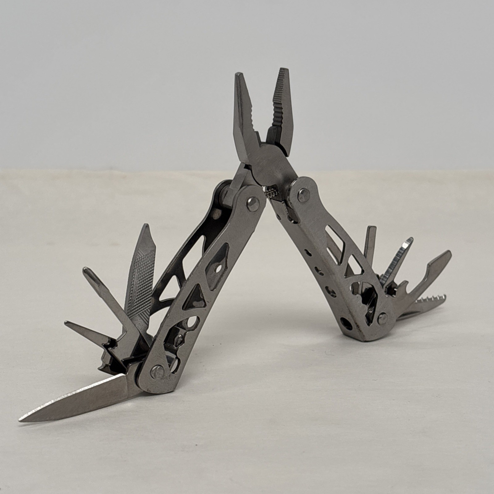 Steel Plier Multi-Tool 10 in 1 Unbranded Silver Hunt Camp Fish Car Boat Tool box