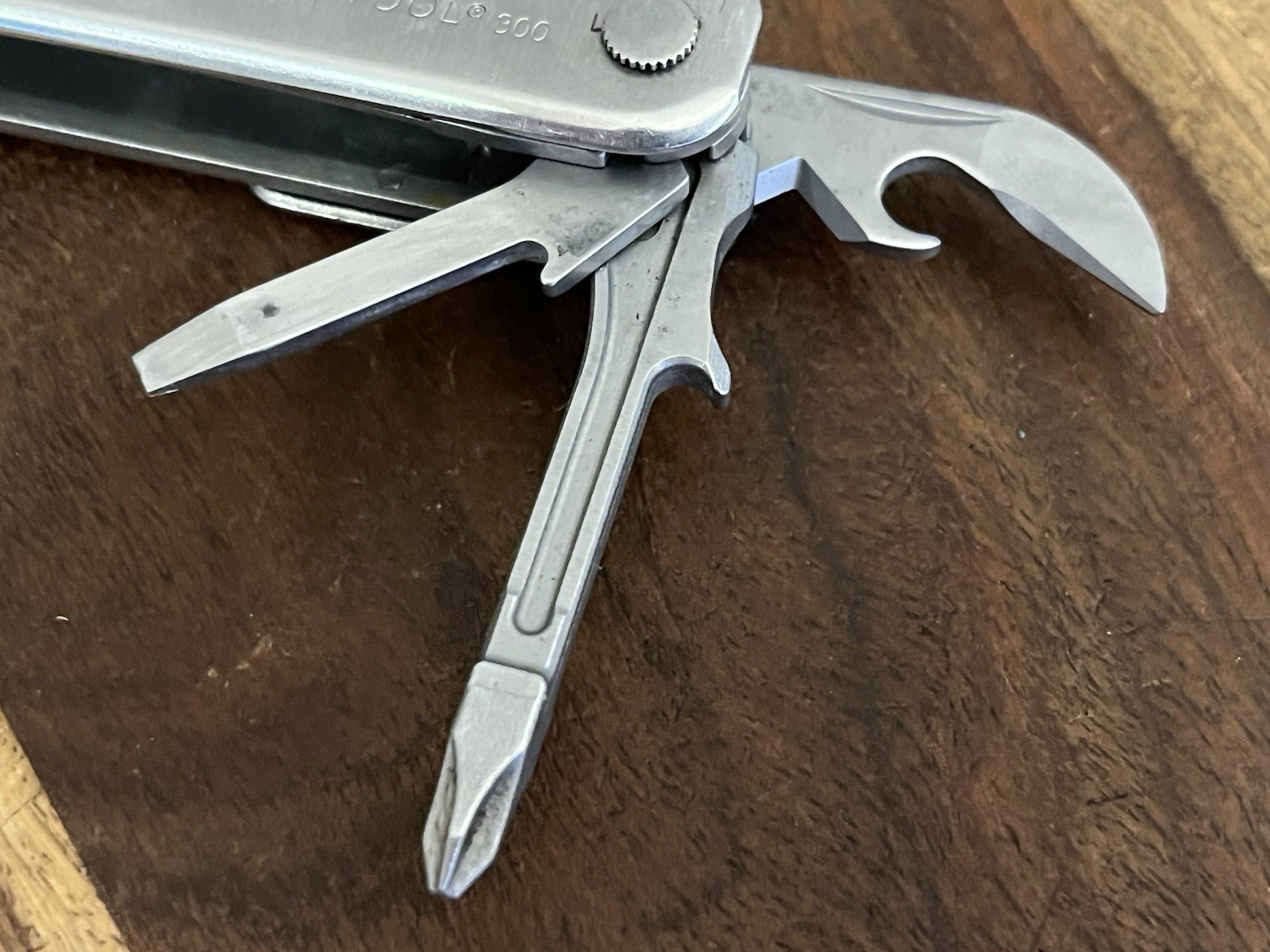 Leatherman Super Tool 300 Multitool w/Beautiful Sheath