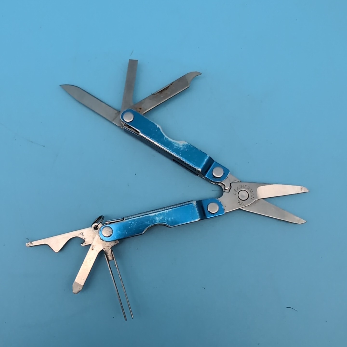 Leatherman MICRA Multi-Tool BLUE Scissors Knives Tweezers MORE Q68