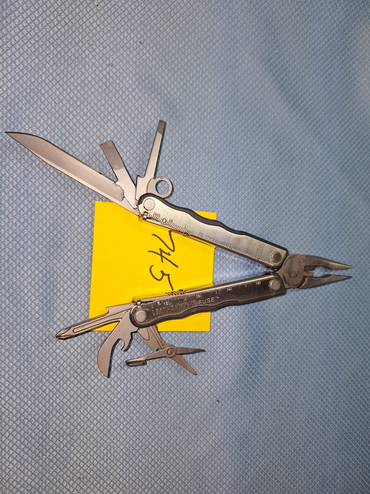 1 LEATHERMAN FUSE Multi Tool Camping Fishing LOT 745