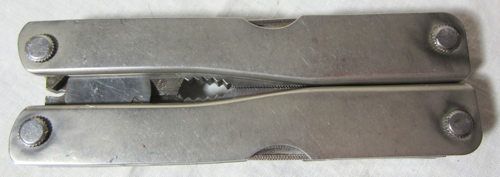 Kangli Multi-tool Pliers Knife Screwdriver Nail File Scissors Awl Saw Stainless