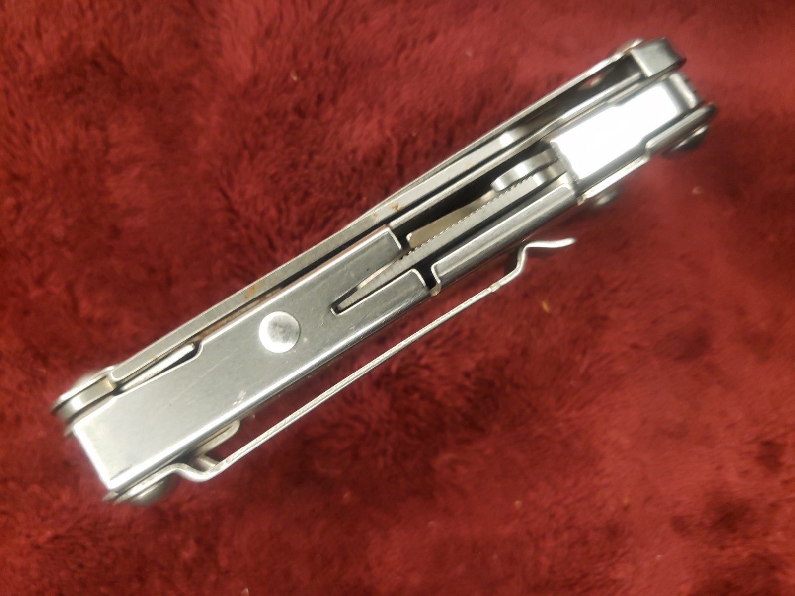 Leatherman Wingman Multi Tool with Sheath with light damage 0120 Date Code