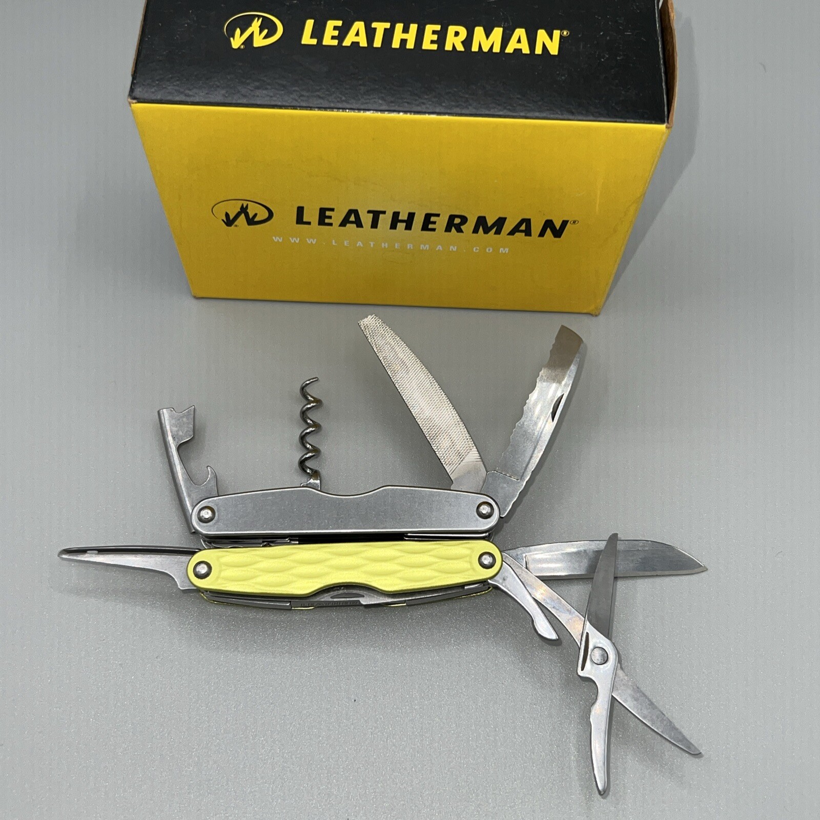 Leatherman Juice XE6 Moss Green 14 Tool w/Sheath Retired Discontinued 831932