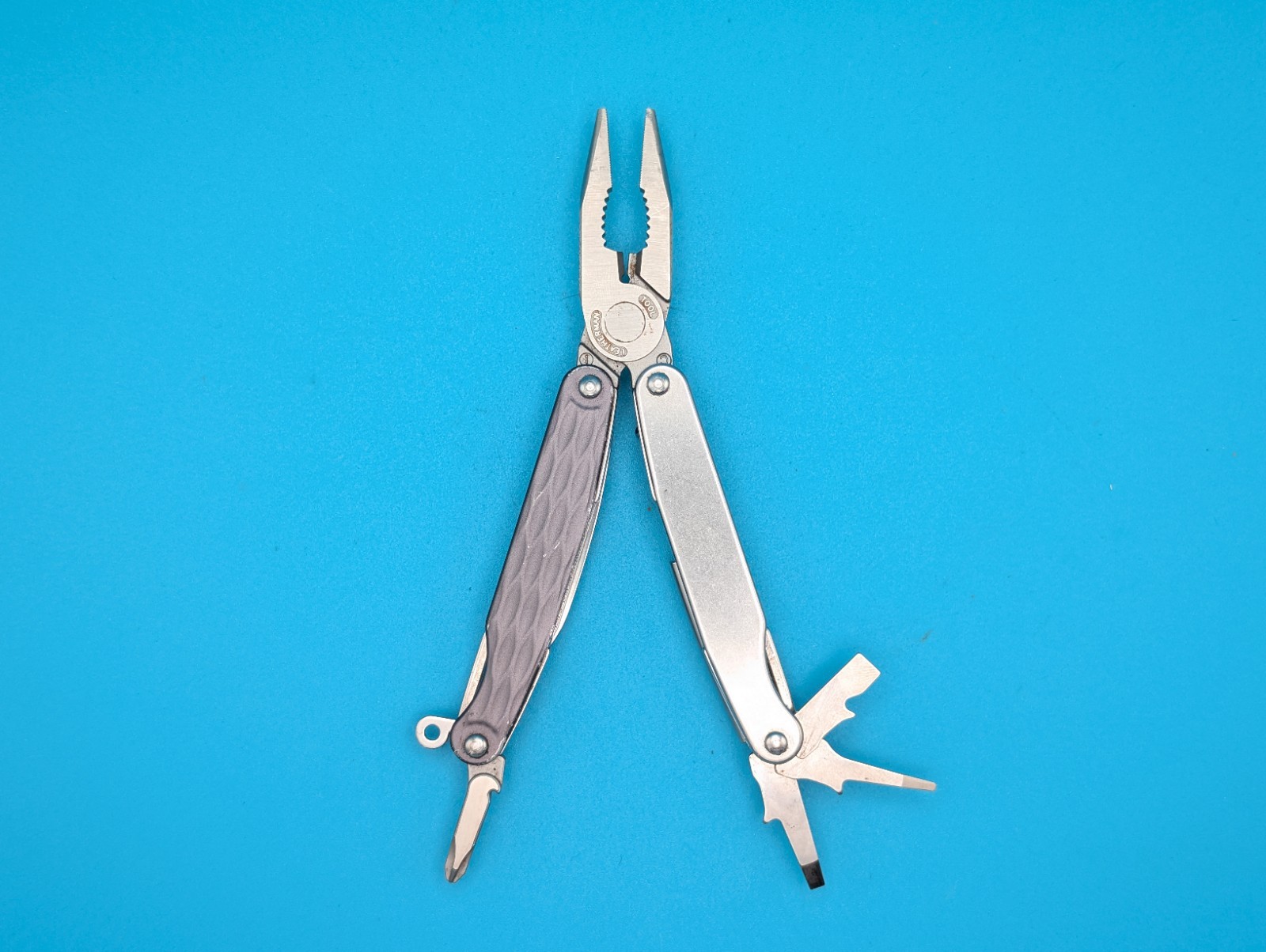Leatherman Juice C2 Gray Multi Tool! RETIRED!