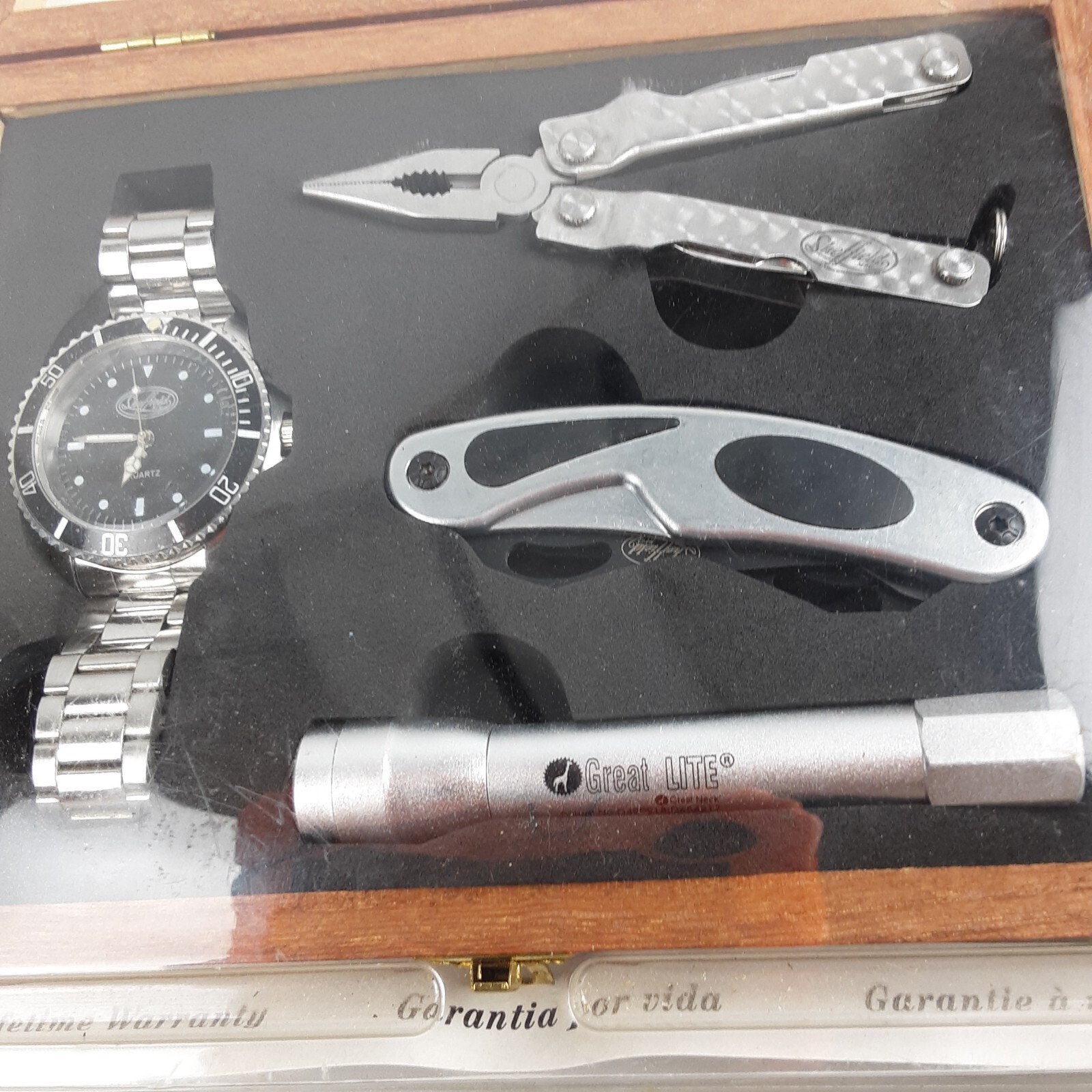Sheffield 4Piece Gentlemen’s Gift Set Sports Watch,Folding Knife,Flashlight,Tool