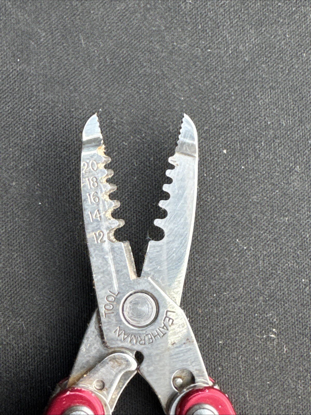 Leatherman Squirt E4 Multi-Tool w/Wire Strippers Radioshack 34212