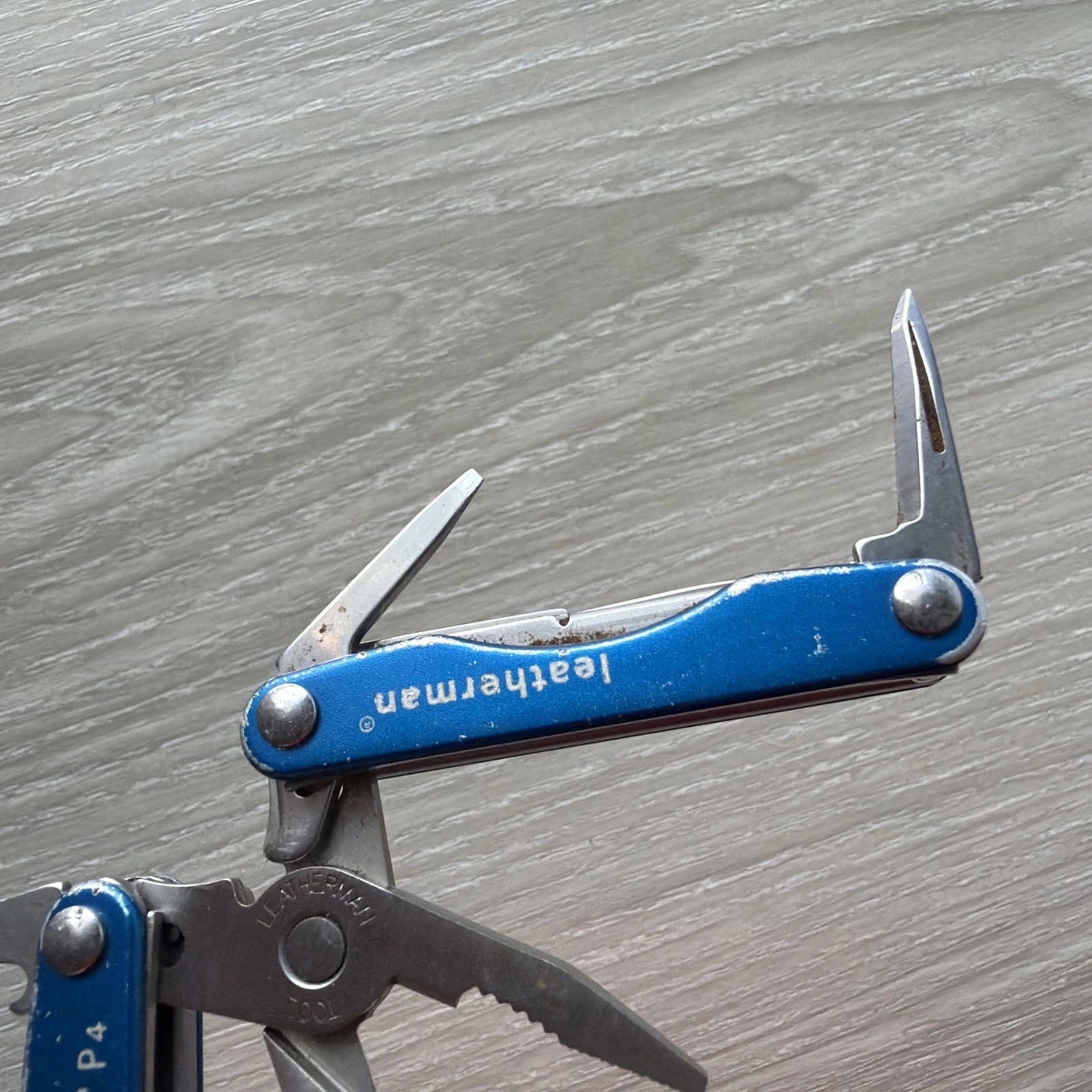 Leatherman Squirt P4 MultiTool Plier Knife File Drivers Blue Metallic