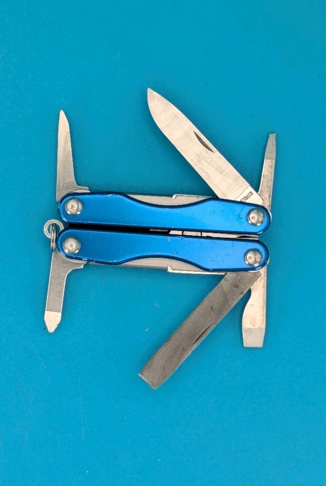 Leatherman Squirt P4 Multi-Tool, Key Ring, Retired, BLUE!